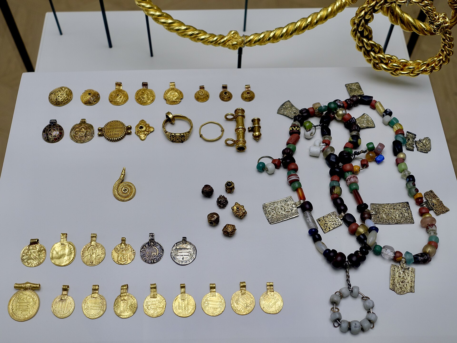 Viking kültüründe taşlar ve runlar: kuzey demirinin sessiz bilgesi